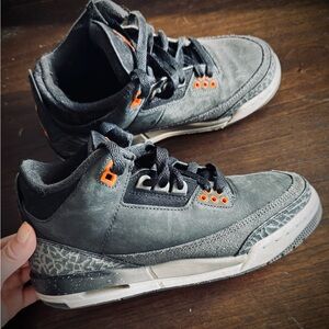 Kids Jordan 3 size 4.5